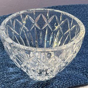 Waterford crystal bowl criss cross top vertical lines bottom 4 1/2" across PO477